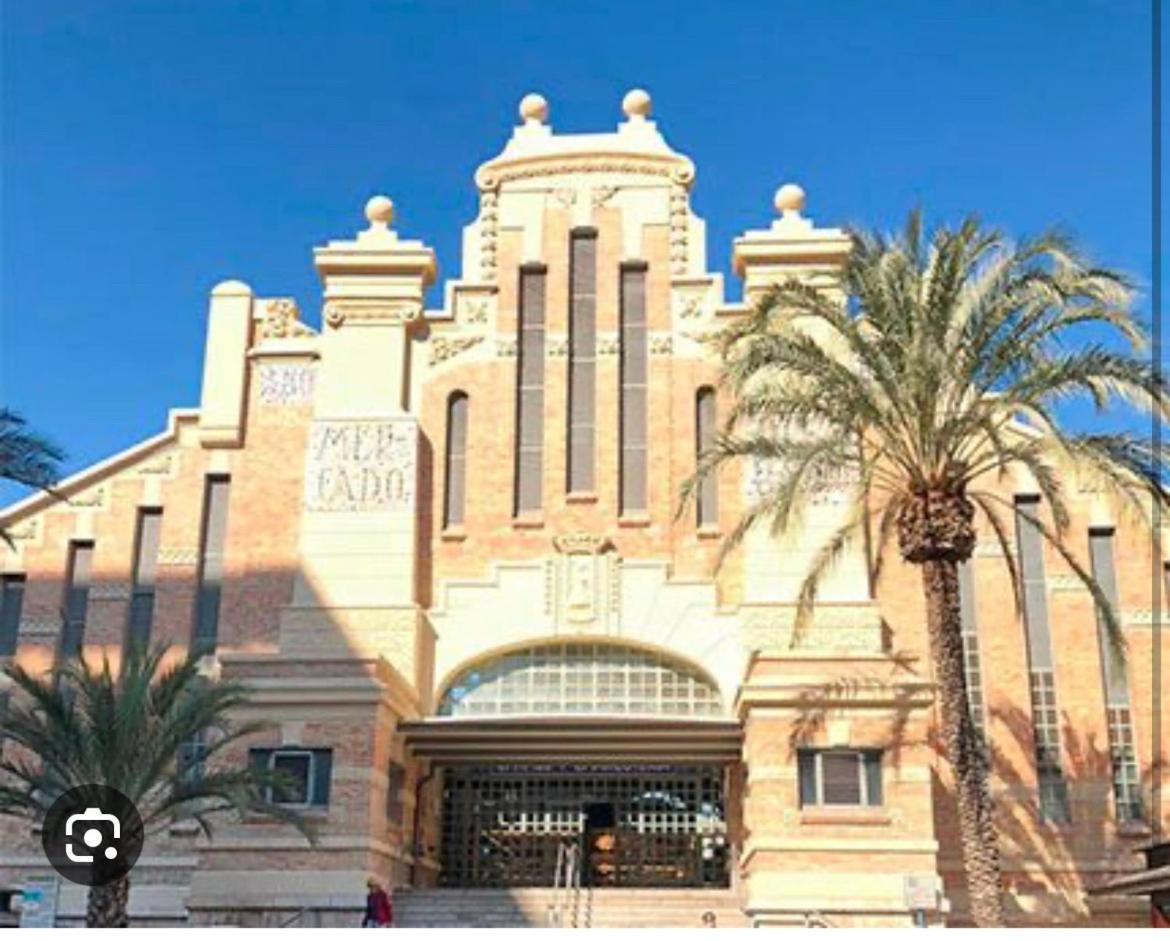 Centrally-Located, Spacious Flat At Historic Centre & Short Walk To Beach アリカンテ エクステリア 写真