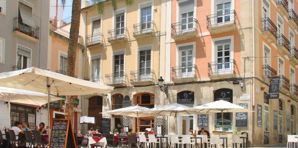 Centrally-Located, Spacious Flat At Historic Centre & Short Walk To Beach アリカンテ エクステリア 写真