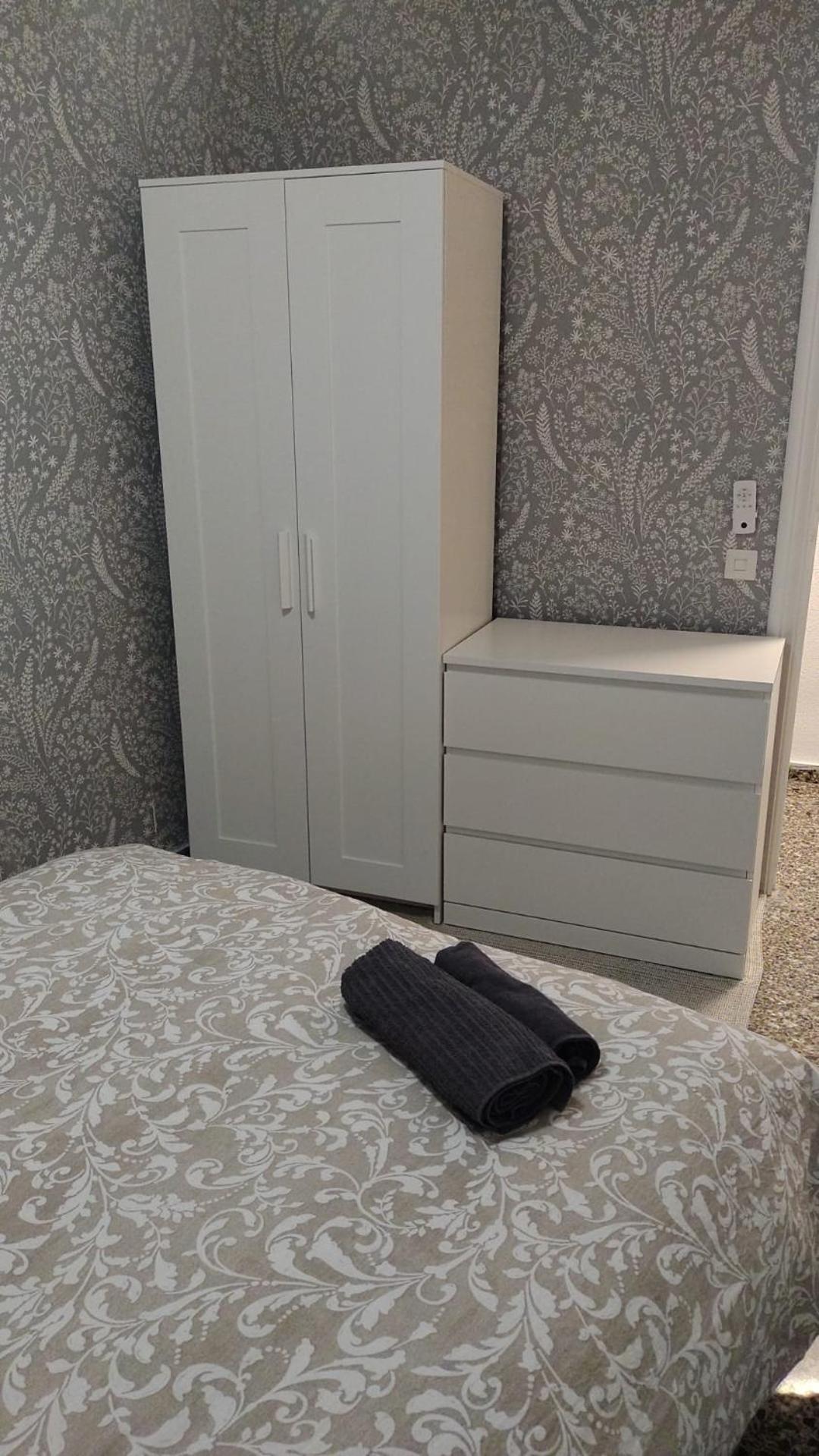 Centrally-Located, Spacious Flat At Historic Centre & Short Walk To Beach アリカンテ エクステリア 写真