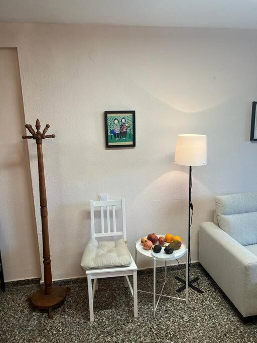Centrally-Located, Spacious Flat At Historic Centre & Short Walk To Beach アリカンテ エクステリア 写真