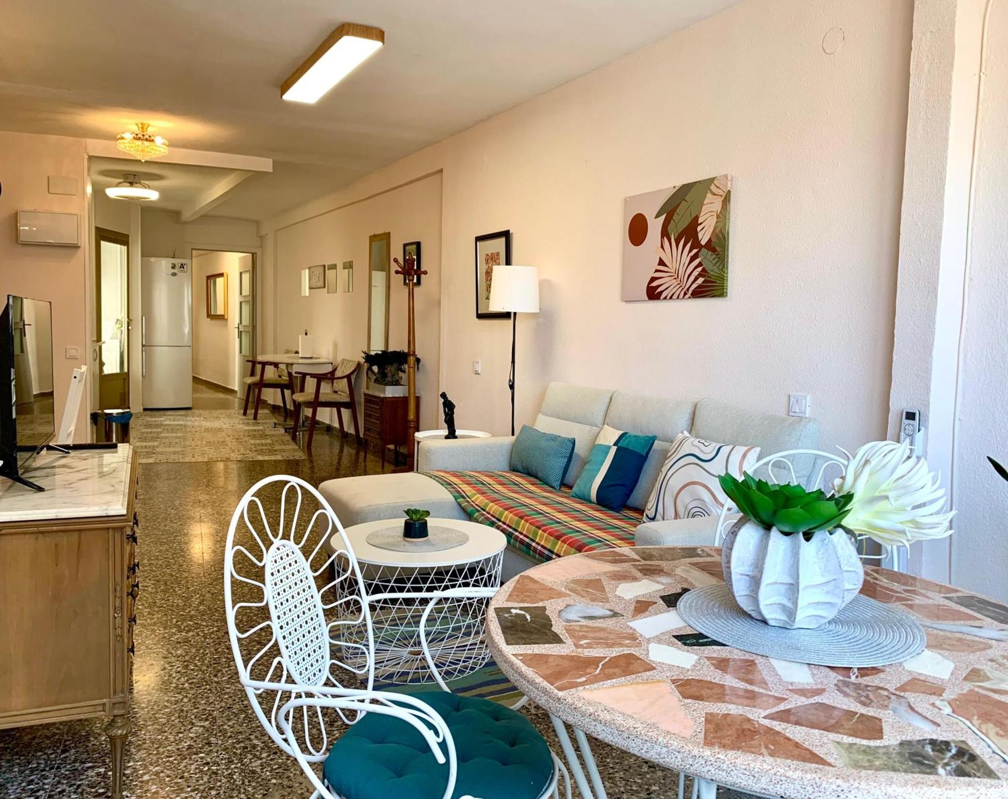 Centrally-Located, Spacious Flat At Historic Centre & Short Walk To Beach アリカンテ エクステリア 写真