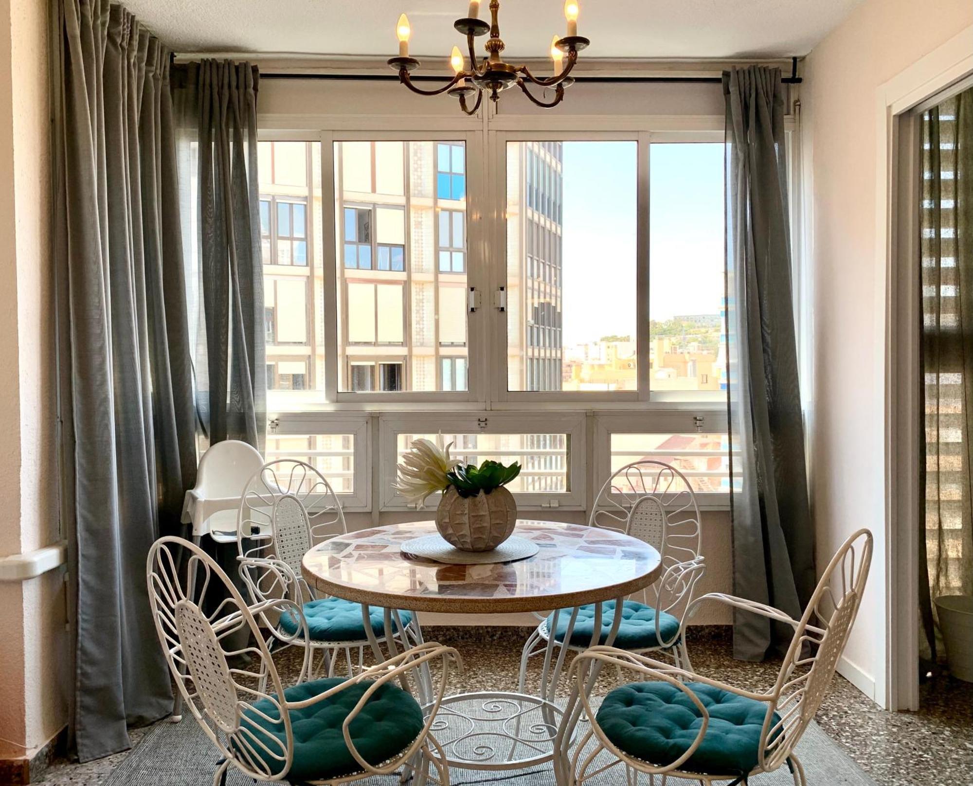 Centrally-Located, Spacious Flat At Historic Centre & Short Walk To Beach アリカンテ エクステリア 写真