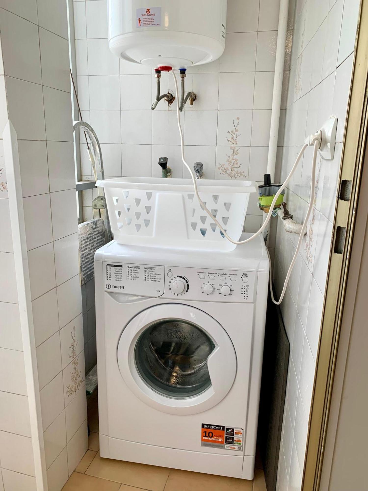 Centrally-Located, Spacious Flat At Historic Centre & Short Walk To Beach アリカンテ エクステリア 写真