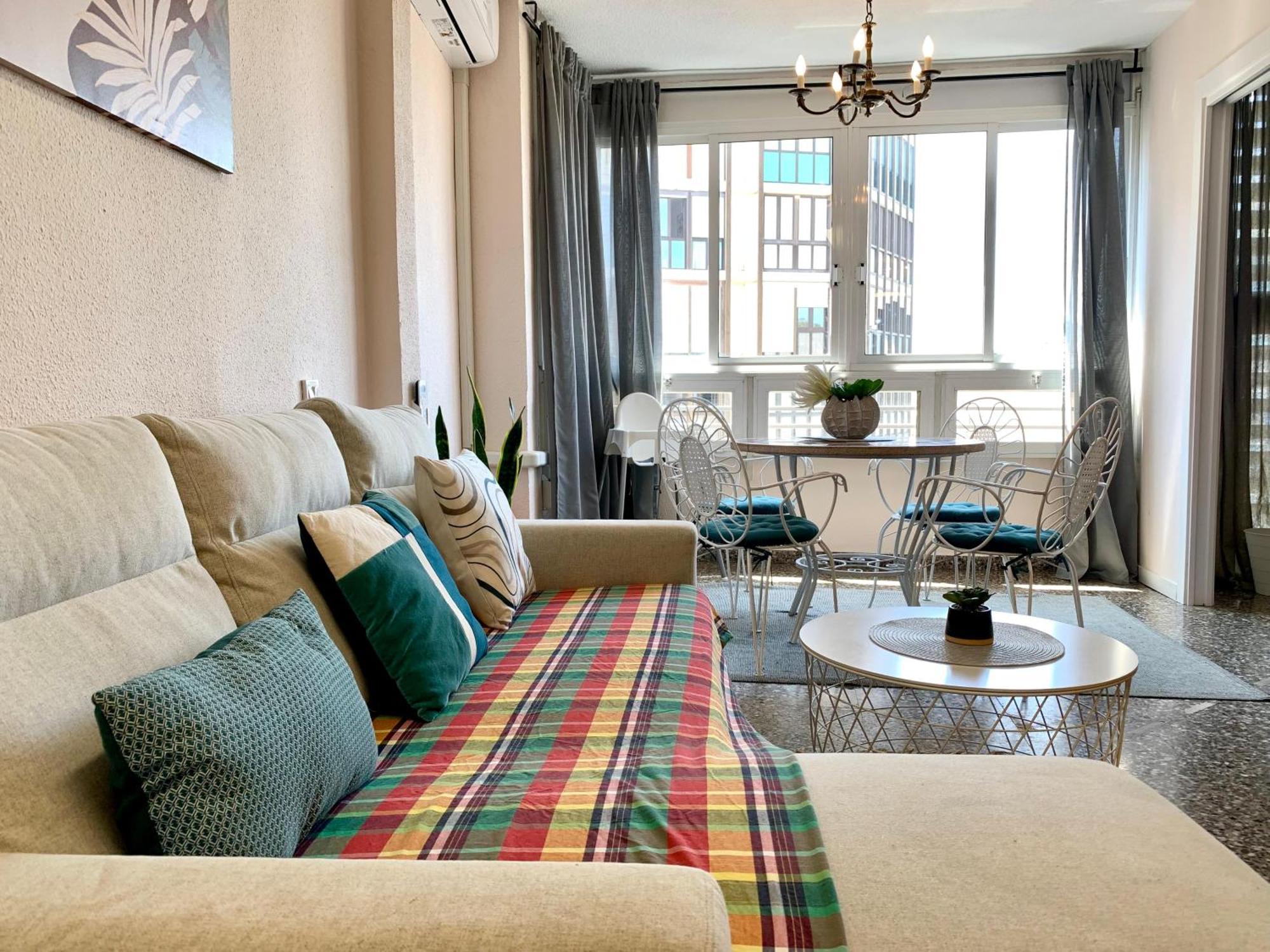 Centrally-Located, Spacious Flat At Historic Centre & Short Walk To Beach アリカンテ エクステリア 写真