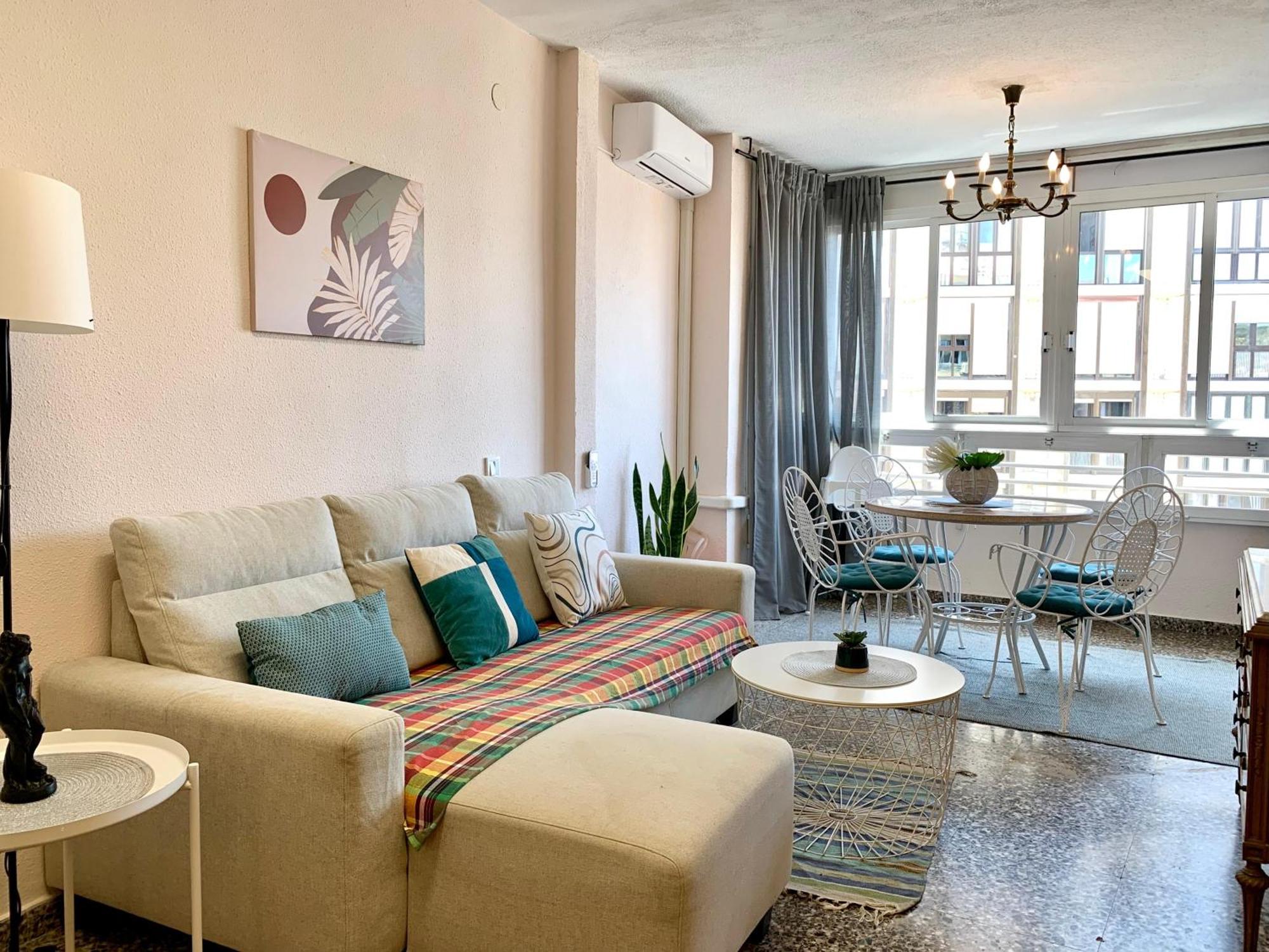 Centrally-Located, Spacious Flat At Historic Centre & Short Walk To Beach アリカンテ エクステリア 写真