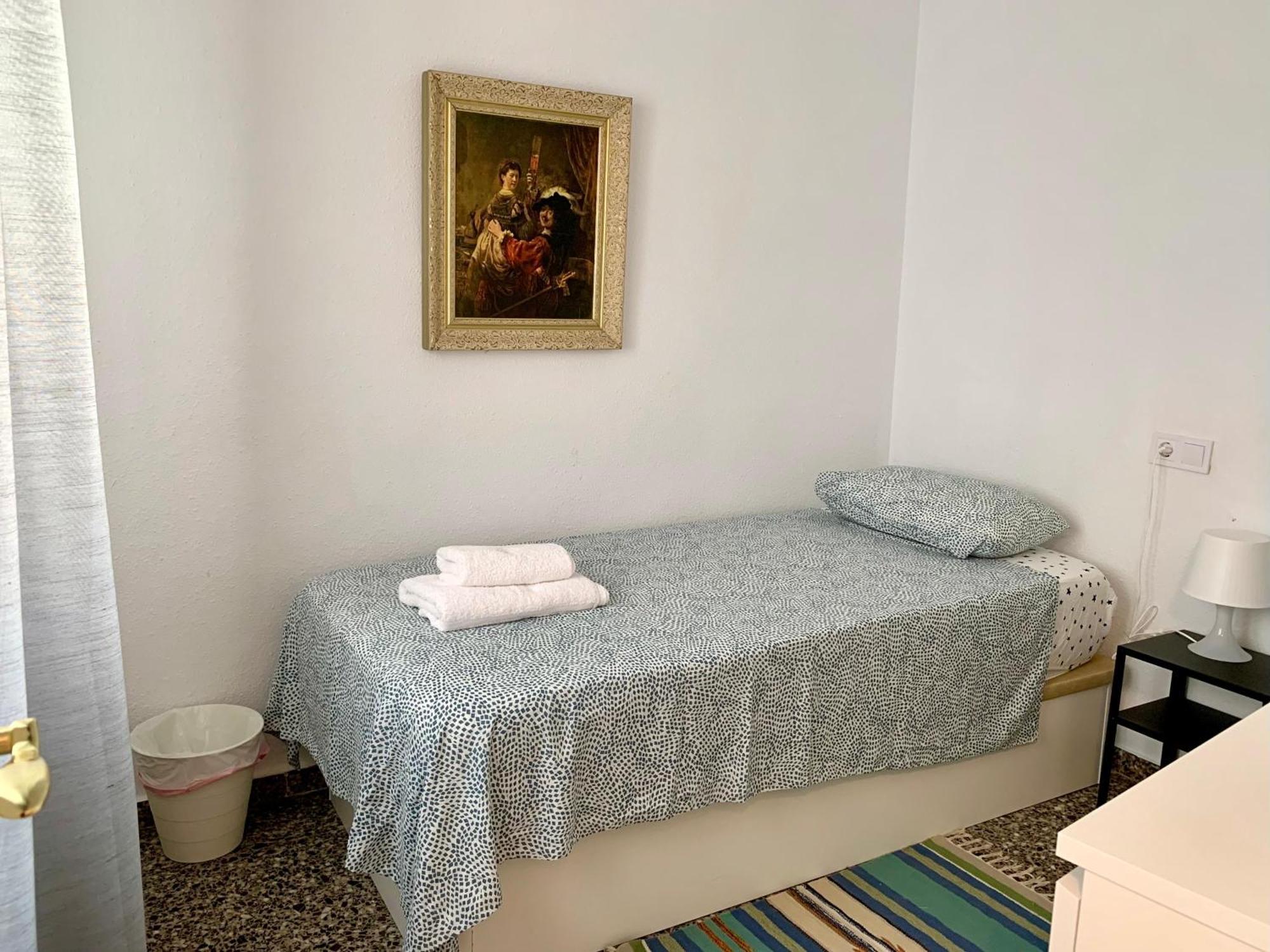 Centrally-Located, Spacious Flat At Historic Centre & Short Walk To Beach アリカンテ エクステリア 写真