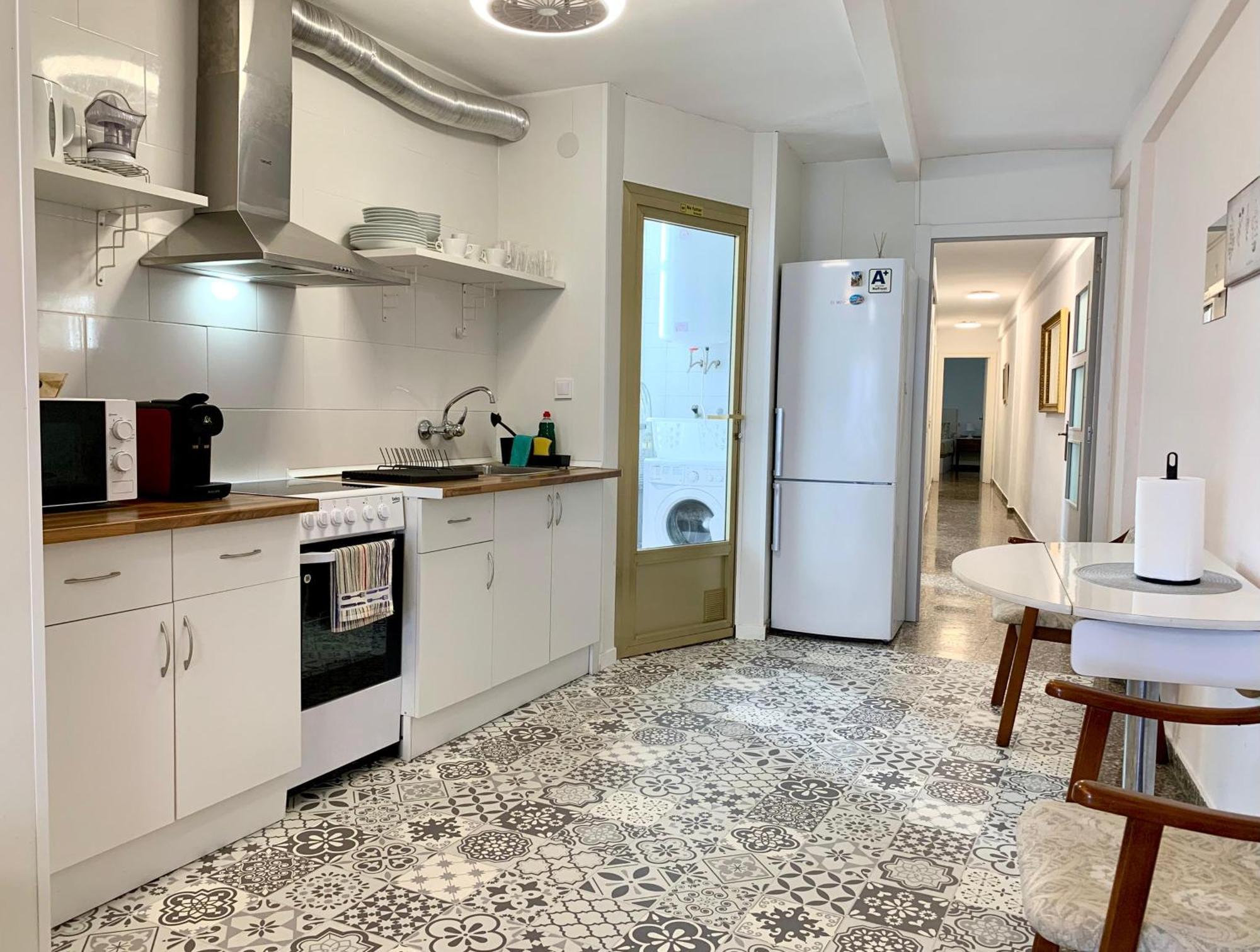 Centrally-Located, Spacious Flat At Historic Centre & Short Walk To Beach アリカンテ エクステリア 写真