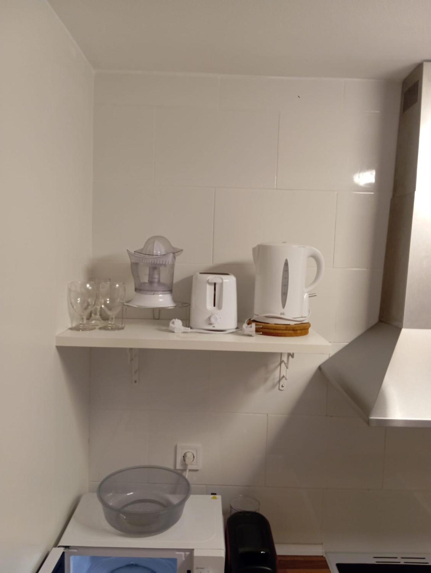 Centrally-Located, Spacious Flat At Historic Centre & Short Walk To Beach アリカンテ エクステリア 写真